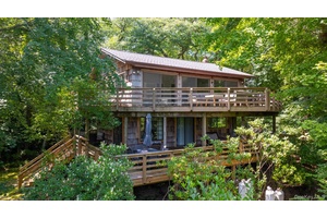 Modern Retreat in Water Mill Tranquil Hamptons Living Escape to serenity in the heart of the Hamptons with this beautifully updated 4 bedroom, 3 bathroom home, with hardwood floors, and ...