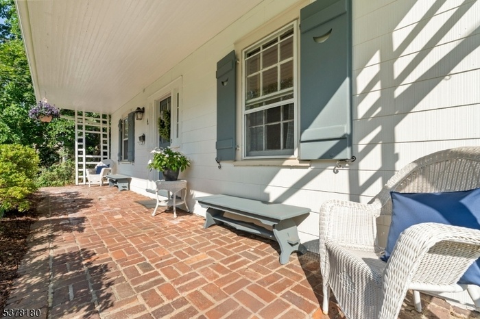 Desirerable front Porch