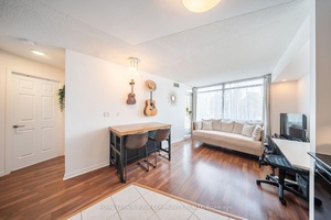 Welcome to 18 Valley Woods Rd, set in the highly sought after Parkwoods Donalda neighbourhood.