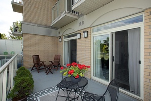 Something Special ! ! 559 sq ft Condo Huge almost 200 sf Private Terrace o'looking natural greenspace An oasis in the heart of this European Inspired Cathedraltown Community, conveniently located ...