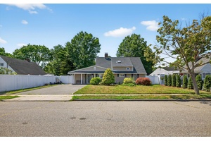 Move right into this Beautiful And Sunny House On a Quiet Tree Lined Street.