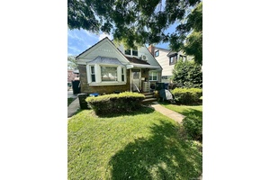 40x100 completely renovated legal 2 family.