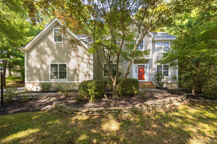 View of front of home featuring a front yard