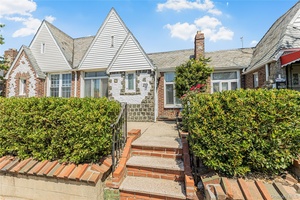 A captivating home in the heart of Queens Village !