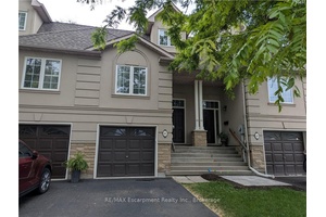 Welcome to 65 Fairwood Place W, Burlington Executive Townhome Living at Its Finest.