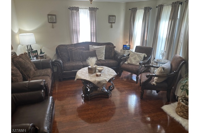 LIVINGROOM