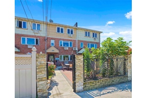 Stunning 2007 Construction Offering Spacious Living.