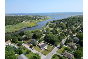 Coastal Charm fully Renovated !