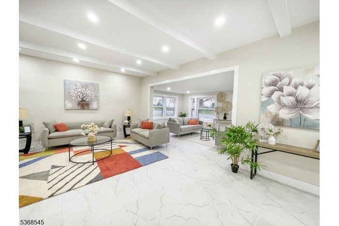 Living room / Sitting room