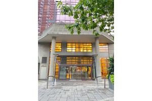 Spacious 1 1 unit, large solarium can be used as a 2nd bedroom.