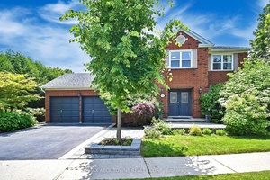 Ideally located in the heart of Glen Abbey, this rental home backs onto a charming ravine with a gentle creek and peaceful forest trail, offering exceptional privacy and tranquility.