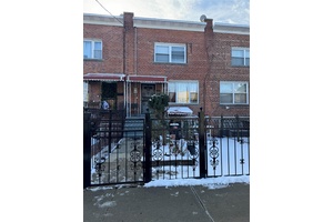 Beautiful 1 family duplex brick home located in the Gun hill Section of the Bronx, 2 bedrooms, full bath, living room, kitchen dining room, sunroom leading to back yard.