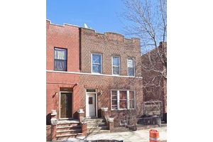 Short Sale awaiting Bank Approval, Price subject to change based on 3rd party approval.
