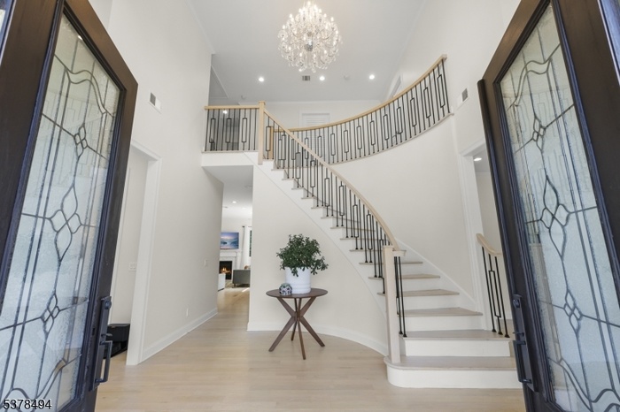 2 Level Foyer