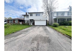 Great Location ! Steps To TTC Finch Bayview Bus, Parks, Shops, Restaurants, Great School District.