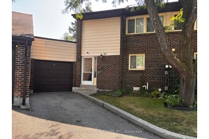 Spacious and bright 4 bedroom condo townhouse in a desirable North Oshawa neighborhood !