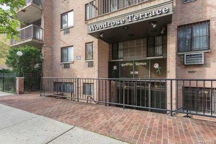 View of apartment building / complex