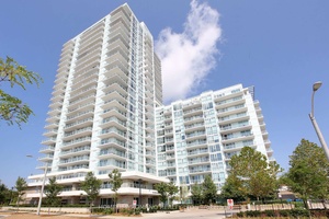 The Ravine at 10 Deerlick Crt is a landmark community in Toronto's York Mills District committed to the natural environment.