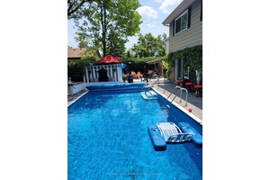 Sought After Erin Mills Unique Court Location Discover cottage style living in the heart of the city !