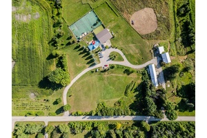 Approx. 100 Acre Property Dream Farm house Full of space, privacy amp ; versatility Surrounded by Multi Million Estates 3 Separate Entrances with around 2000 Ft 0.