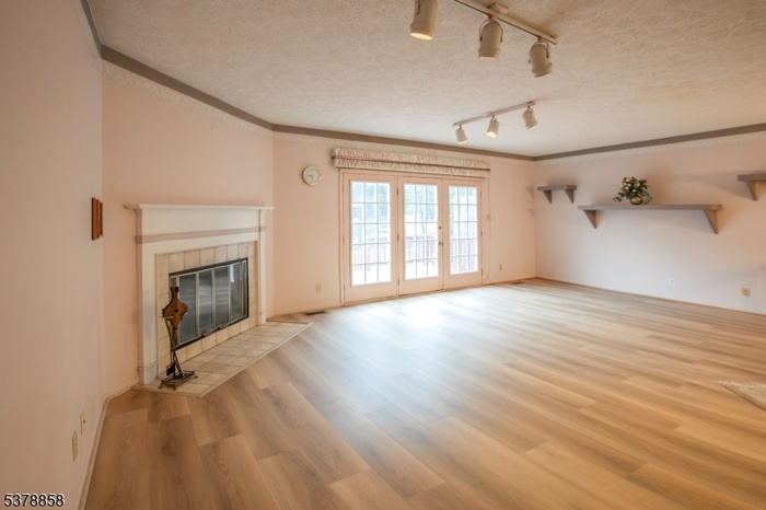 Living Room with fireplace