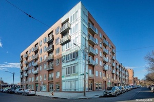 This 2 bedrooms unit with a large Patio is located with in walking distance to public transportation Q25 and Q34 bus, 7 train and LIRR station.