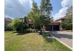 Executive Home in one of Bramptons most prestigious neighbourhoods !