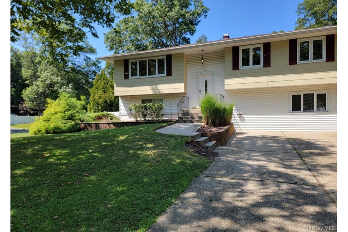 Raised ranch with a front yard