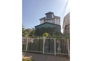 Welcome to this charming single family home in the heart of South Ozone Park.