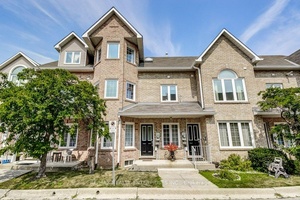 Welcome to this bright and airy 2 bedroom condo located in Burlingtons desirable Millcroft community.