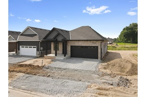 34 Marie Street is located in Fonthill's very desirable Saffron Estates.