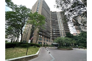 This is an updated 1 bedroom, 1 bathroom condo located in the Woodner House, a prominent 20 story building in the heart of Flushing, Queens.