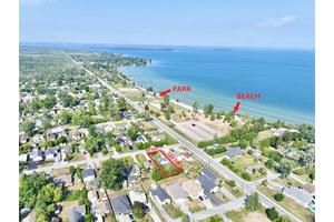 Steps to the Beach Park amp ; Lake Simcoe High Demand Location w 50' x 150' Big Lot.