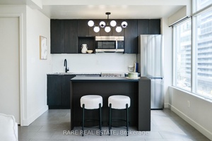 Welcome to a serene retreat in one of downtowns most desirable buildings.