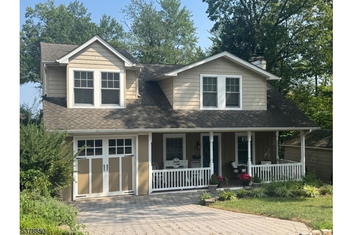 Front View w/porch