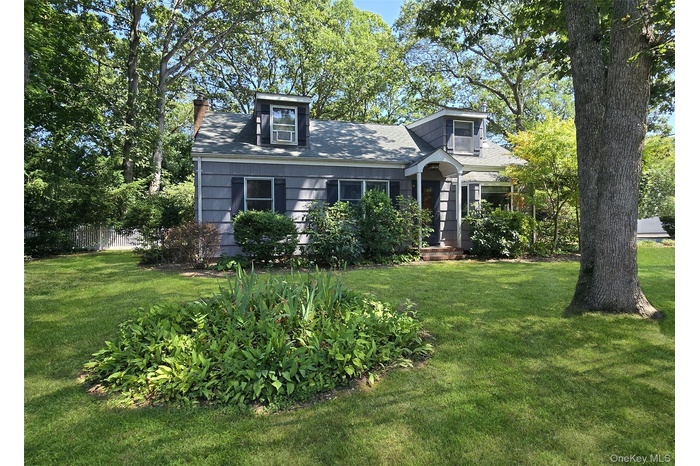 Charming Cape cod-style house