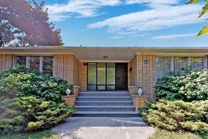 Location, Location. Spacious Bright Huge Family Size 4 Bedroom Home Over 2500 Sq.