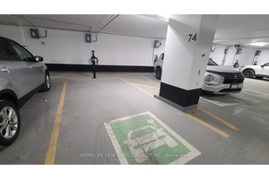 Bright and spacious 2 bedroom corner unit at the heart of Downtown Markham.