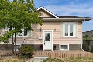 For Sale Charming Bungalow in Desirable Ajax Neighborhood.