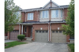 Cozy 2 Storey Townhouse with 3 Bedrooms at the centre of Markham and the best schools zone in Unionville.