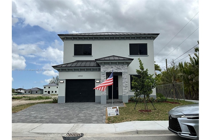 Queen Model in different lot. ***ASK ABOUT INCENTIVES ON SPEC HOMES