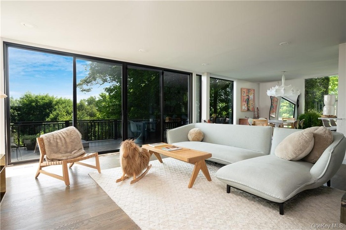 Sunroom / solarium featuring a notable chandelier