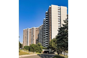 Penthouse for Sale 19th Floor Level, excellent view Of Golf Course amp ; panoramic views of Toronto Skyline, Spacious nearly 1190 Sq ft Condo with Bright, Sunny with 3 spacious ...