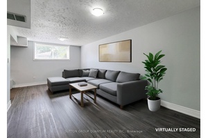 Newly Renovated Bright amp ; Spacious Basement Apartment Minutes to Clarkson GO !
