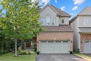 Exceptional location, VERY quiet street, MINUTES to everything amp ; right across the street from a park !