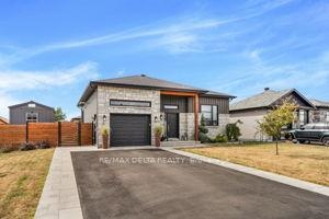 Welcome to this stunning, high end property that truly has it all.