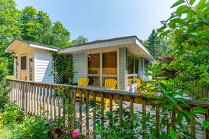 Charming, Updated Retreat Near the Beach !