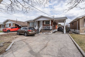 This 2 bedroom basement unit, with its own separate entrance, offers a smart, modern living space including 2 large bedrooms and modern 4 piece bathroom complete with a bathtub !