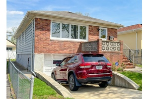 3 bedroom beautiful ranch house conveniently located in Glen Oaks Floral Park near all major highways, shopping, school, hospital, public transportation, and restaurants.