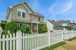 Welcome to 732 Sunrise Avenue, Bellmore !